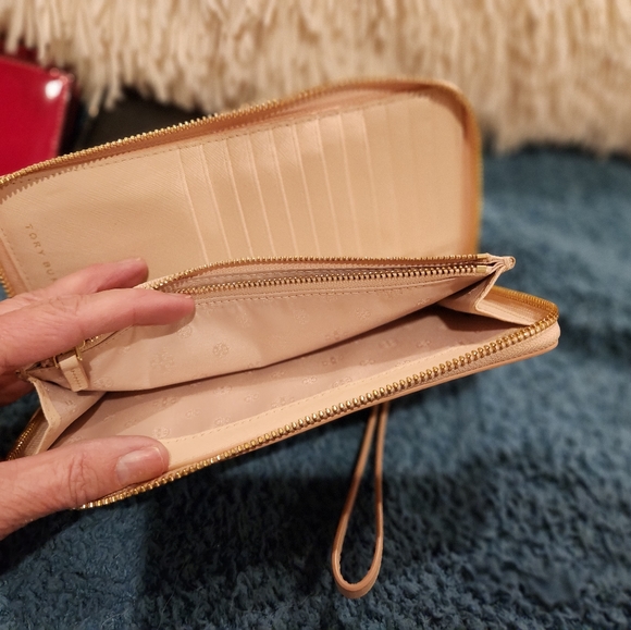 Tory Bitch wristlet wallet - Picture 9 of 11